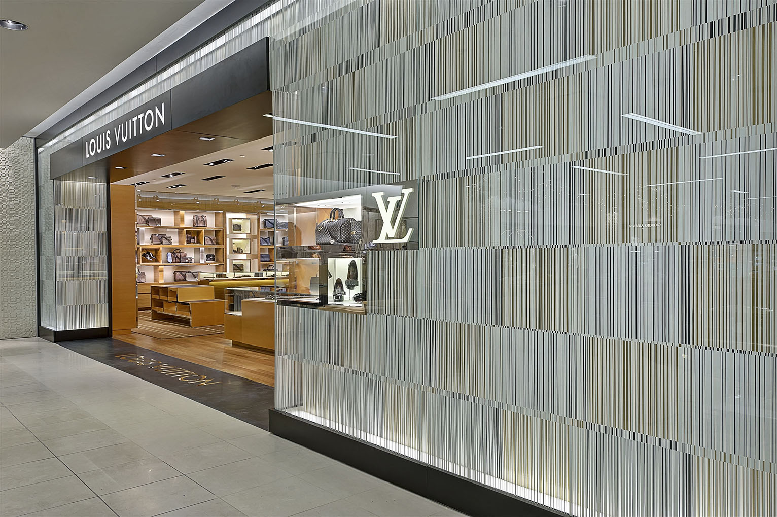 Louis Vuitton store with wooden bridge – Stock Editorial Photo ©  realinemedia #183280488